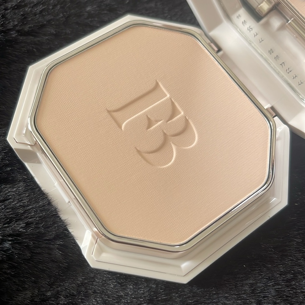 Fenty 110 Pro Filt’r Soft Matte Longwear Powder Foundation - Picture 4 of 5